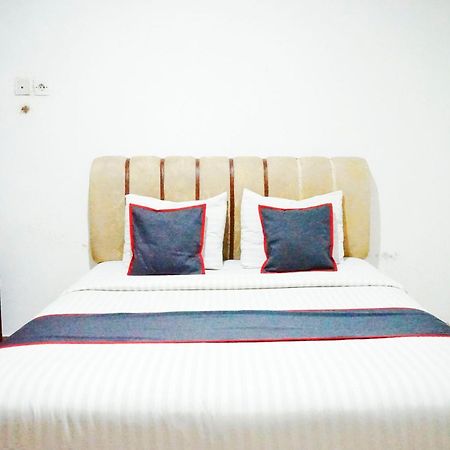 Hotel O Padang City Center Near Pantai Padang Formerly Hotel Siti Nurbaya Exteriör bild