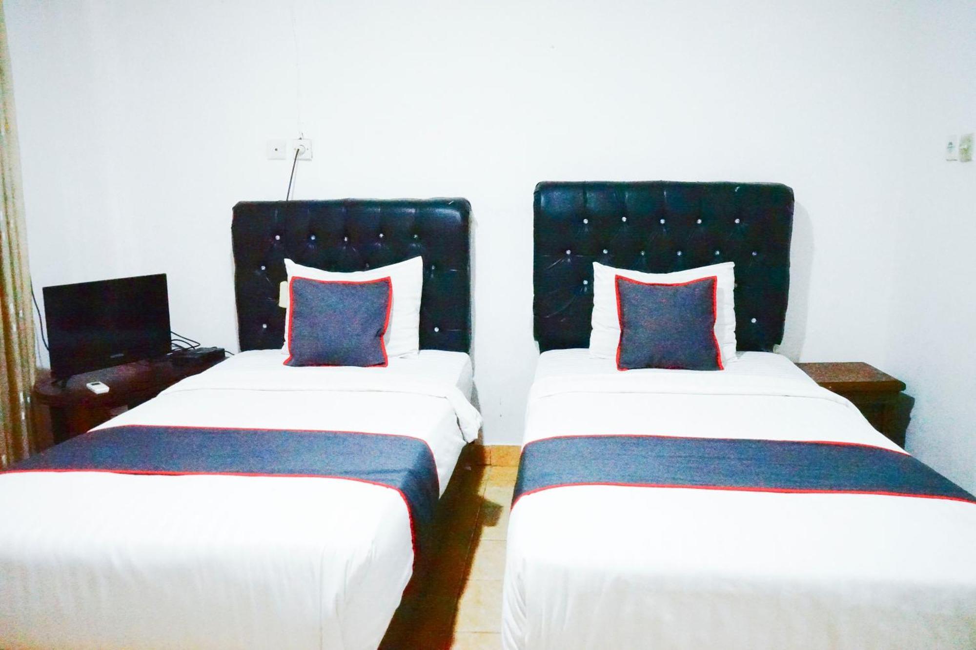 Hotel O Padang City Center Near Pantai Padang Formerly Hotel Siti Nurbaya Exteriör bild