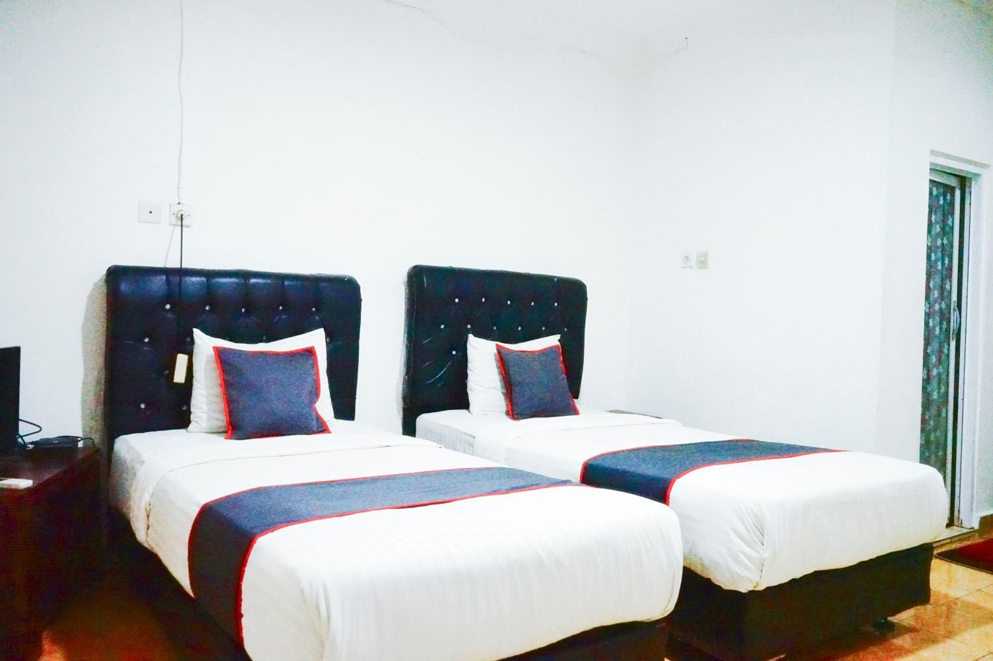 Hotel O Padang City Center Near Pantai Padang Formerly Hotel Siti Nurbaya Exteriör bild